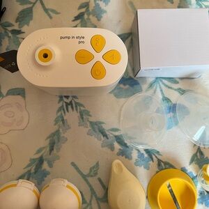 Medela Yellow and White Pump Set